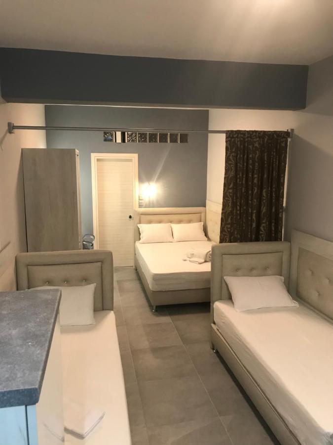 Avra Comfort Rooms - Family Néa Potídea Kültér fotó