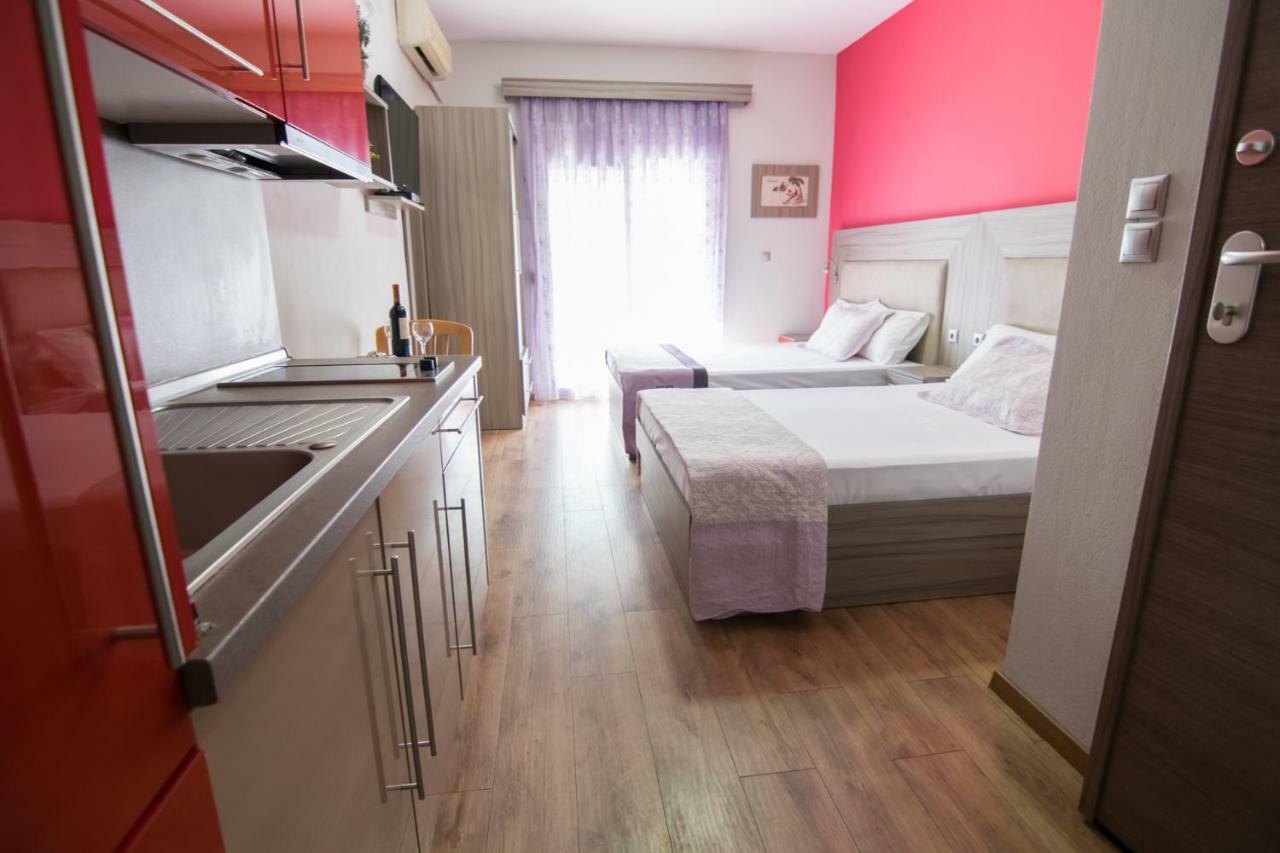 Avra Comfort Rooms - Family Néa Potídea Kültér fotó