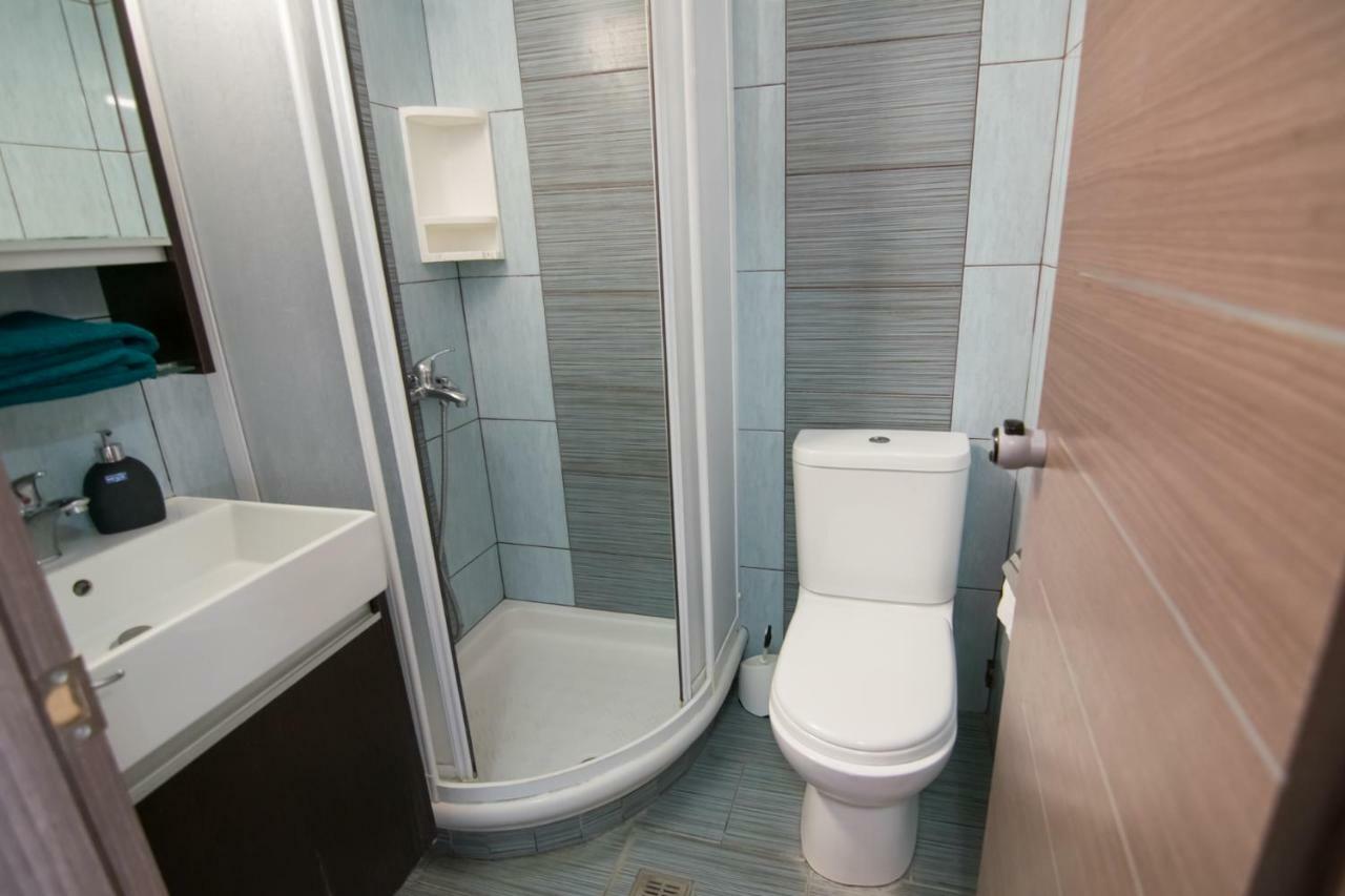 Avra Comfort Rooms - Family Néa Potídea Kültér fotó