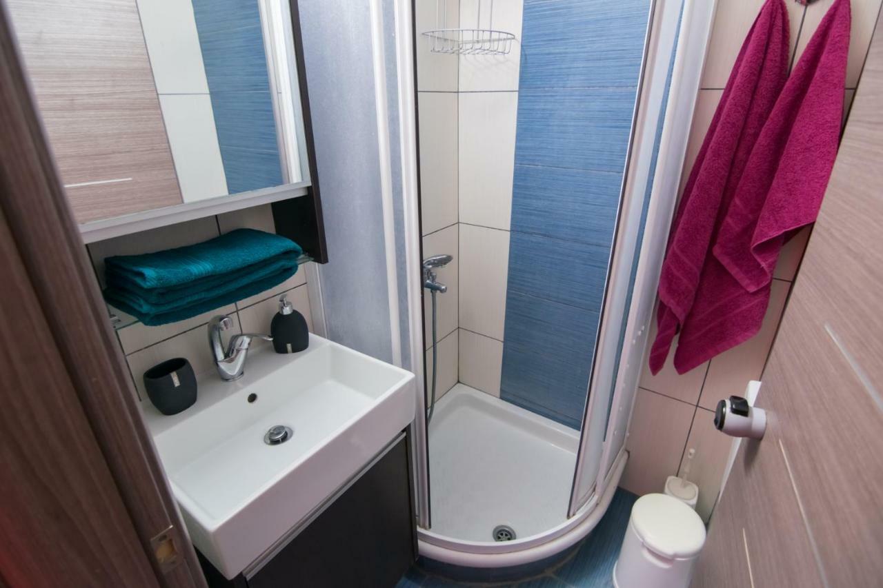 Avra Comfort Rooms - Family Néa Potídea Kültér fotó